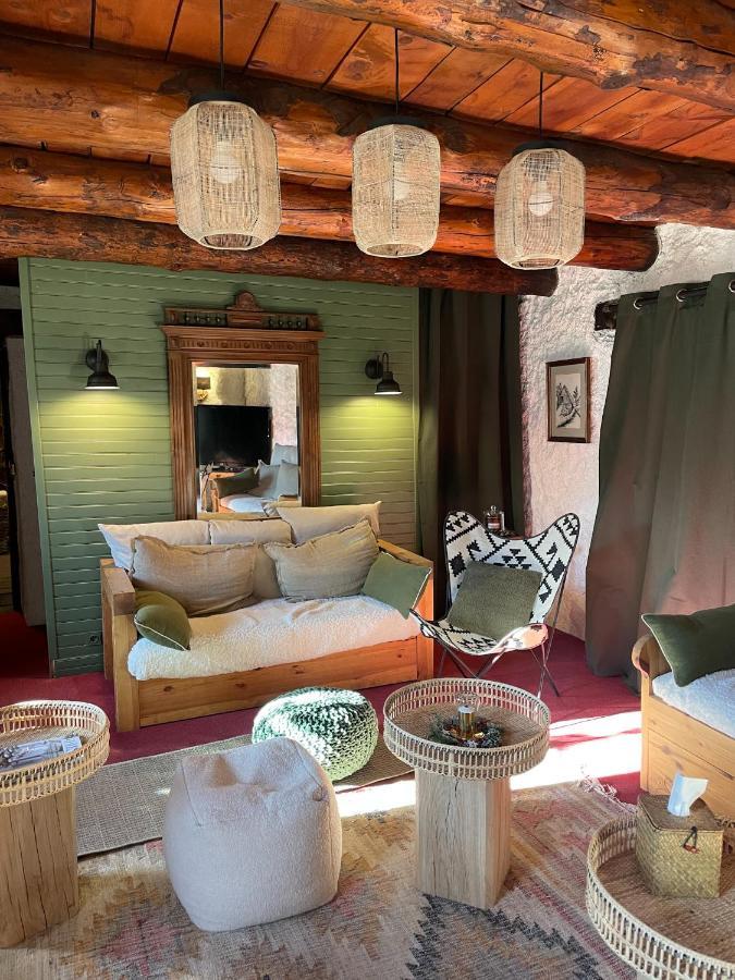 Le Prieure Hotel Uvernet-Fours Kültér fotó